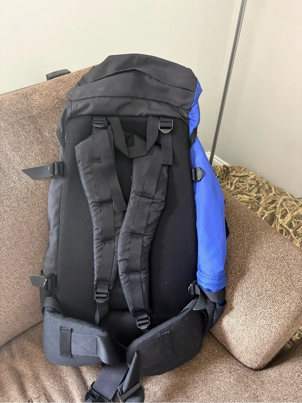Vaude  Asymmetric 50 Backpack in Black & Blue